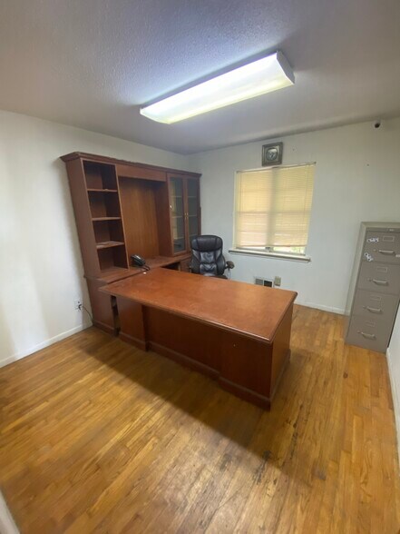 More Photos Of 6716 K Ave, Plano Office For Sale