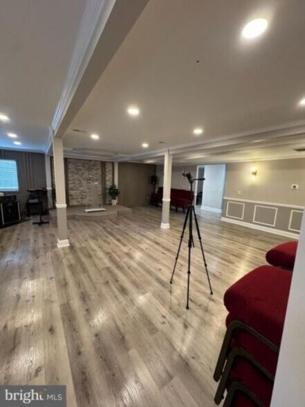 More Photos Of 7544 Holabird Ave, Dundalk Office For Sale