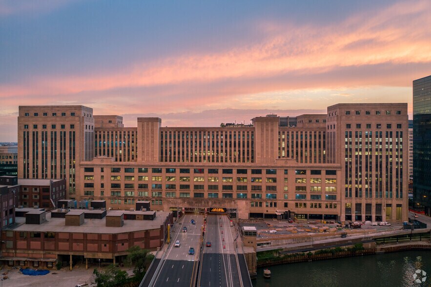 More Photos Of 433 W Van Buren St, Chicago Office For Lease