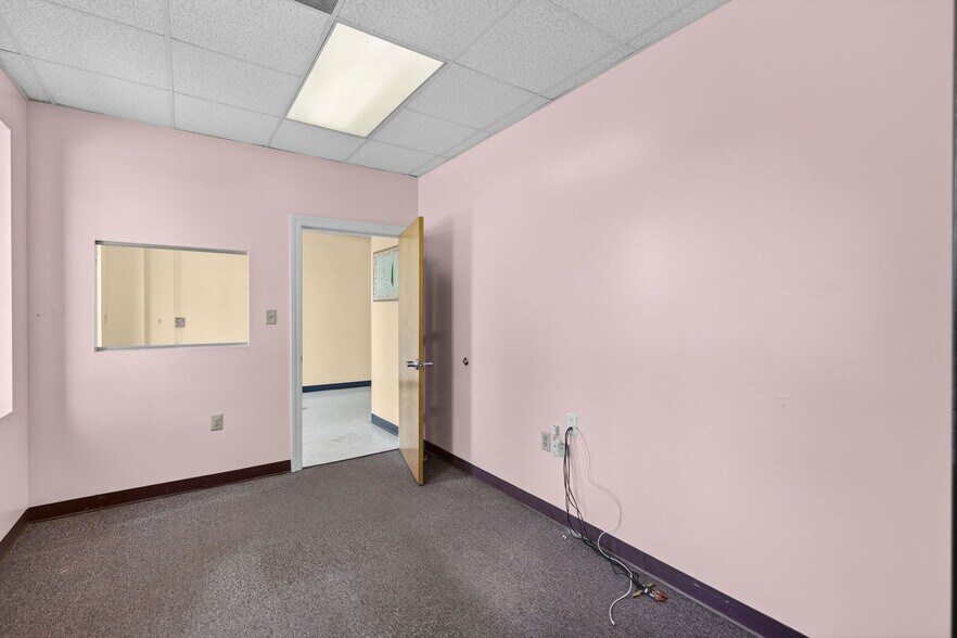 More Photos Of 3910 Princess Place Dr, Wilmington Daycare Center For Lease