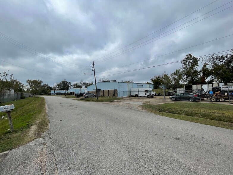 More Photos Of 903 Brenda St, Houston Warehouse For Sale