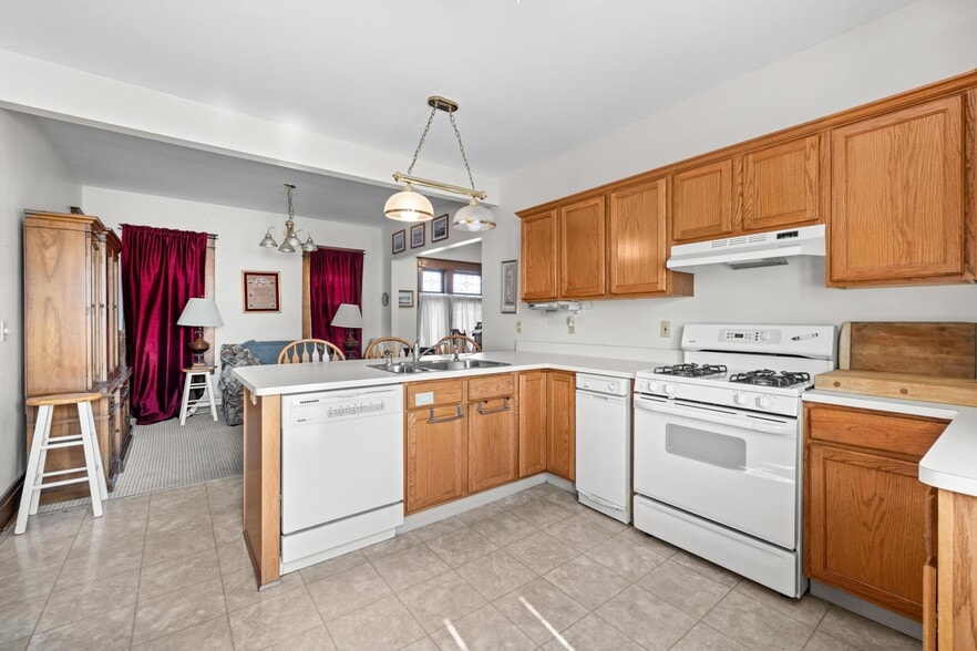 More Photos Of 1975 Seneca St, Buffalo Office For Sale