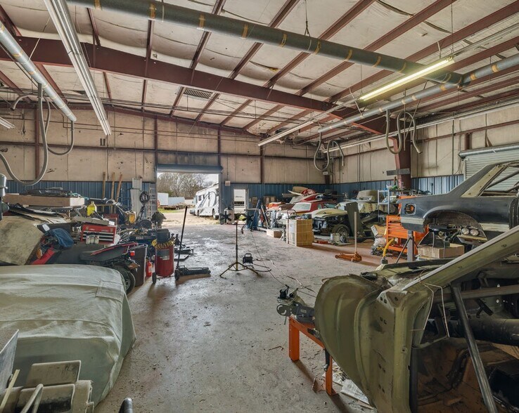 More Photos Of 10550 Gulf Fwy, Houston Light Distribution For Lease