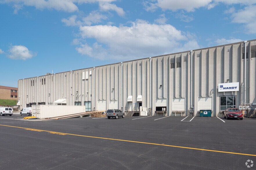 More Photos Of 7401 Fullerton Rd, Springfield Warehouse For Lease