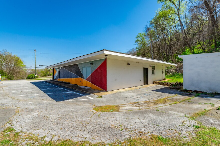 More Photos Of 2502 Cummings Hwy, Chattanooga General Retail For Sale