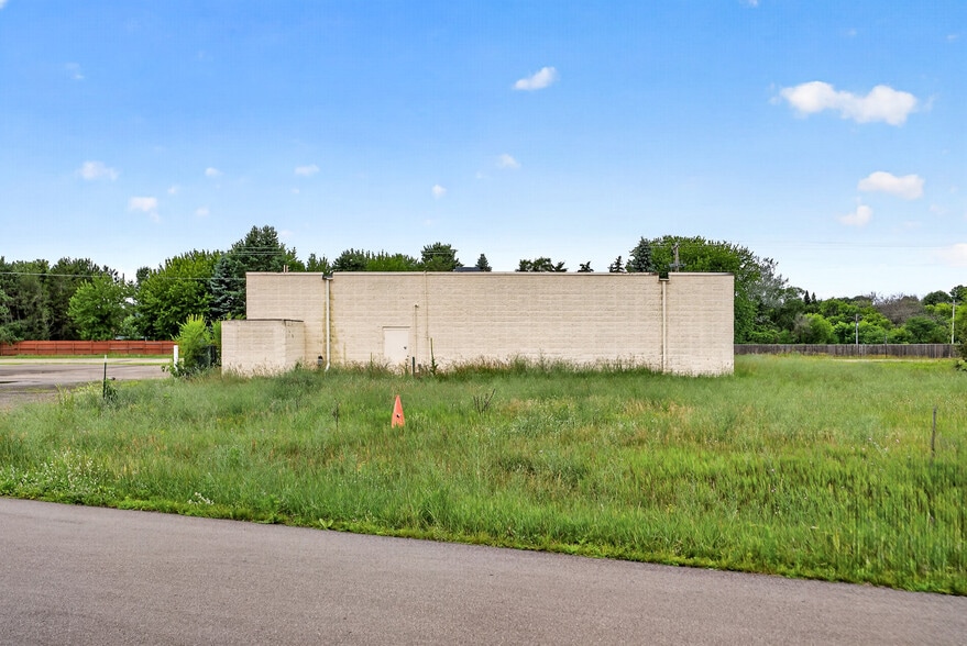 More Photos Of 15825 NW 7th Ave, Andover Convenience Store For Lease