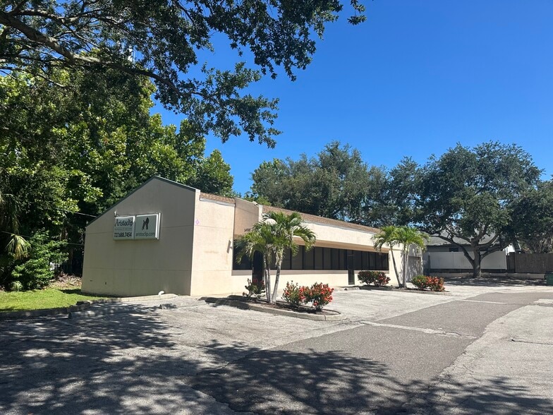 More Photos Of 1498 Belleair Rd, Clearwater General Retail For Lease