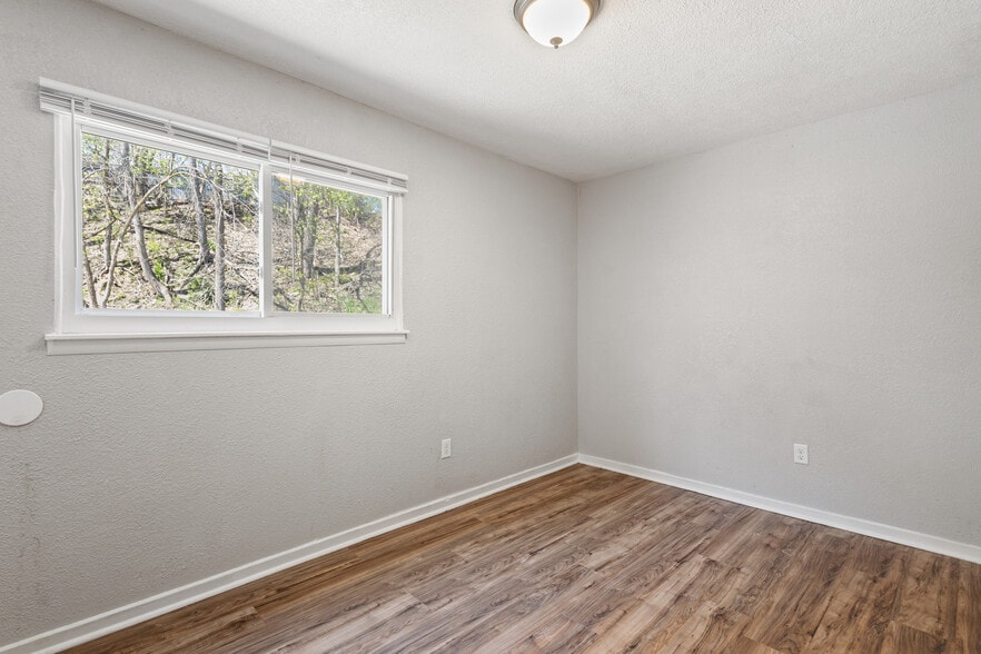 More Photos Of 525 N Arlington St, Kalamazoo Apartments For Sale