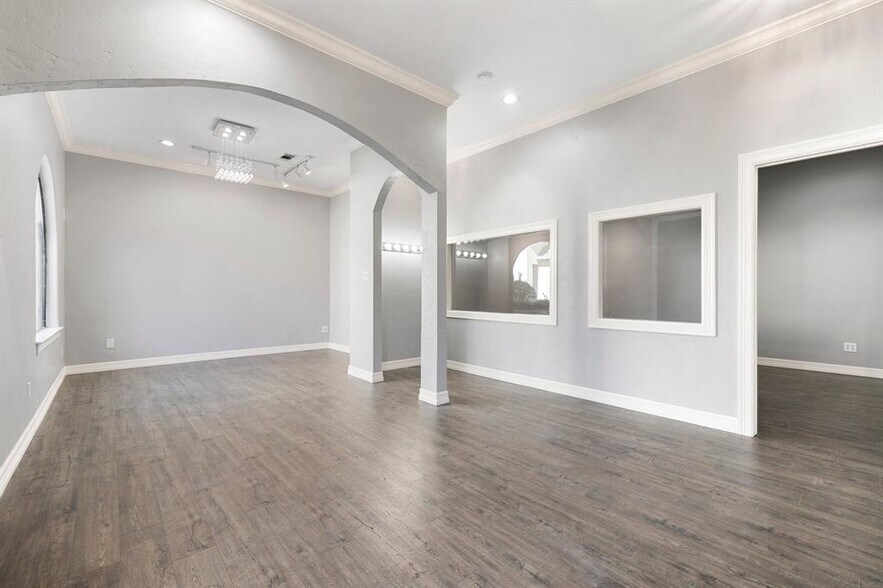 More Photos Of 12832 Willow Centre Dr, Houston Office Residential For Sale