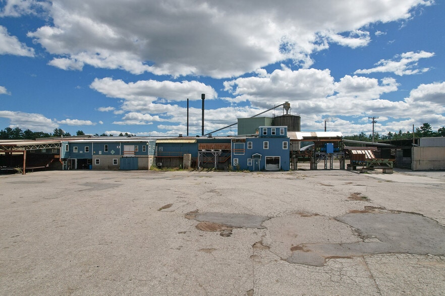 More Photos Of 563 New Dam Rd, Sanford Industrial For Sale