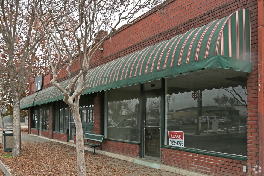 More Photos Of 256-260 W Pine St, Exeter Freestanding For Sale