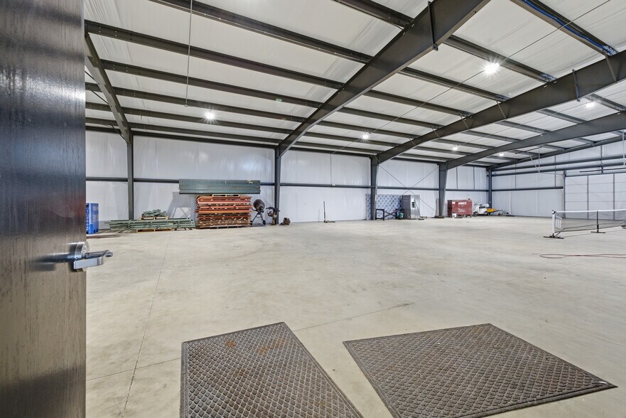 More Photos Of 8524 N Sooner Rd, Oklahoma City Industrial For Lease