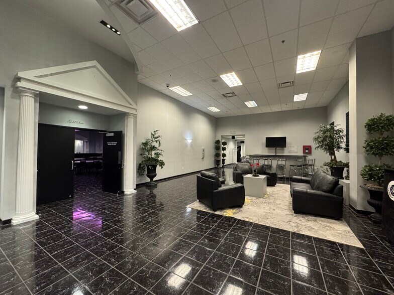 More Photos Of 11830 Stonegate Dr, Omaha Sorority Fraternity House For Sale