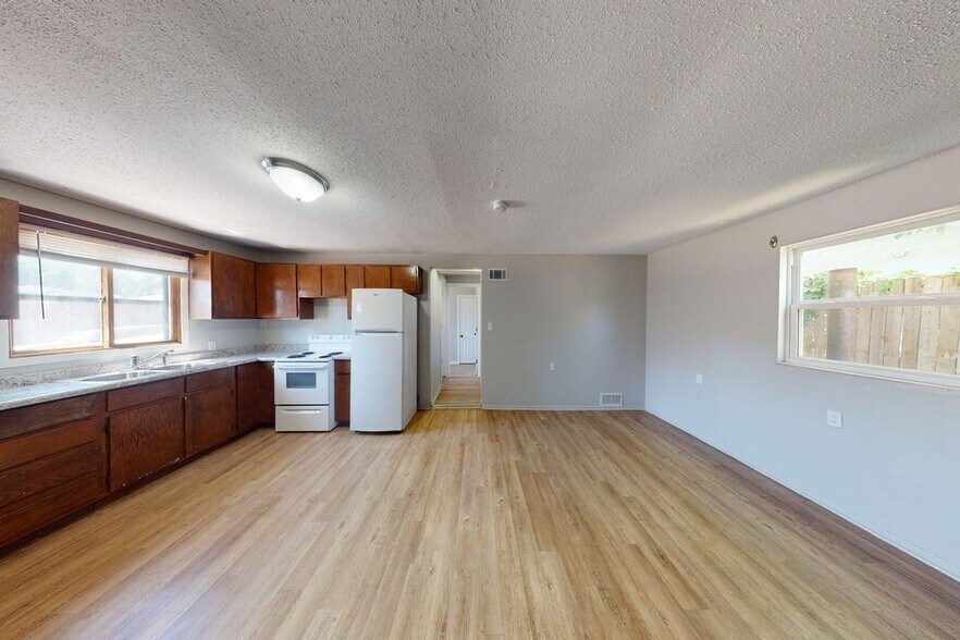 More Photos Of 304 10th Ave NW, Mandan Multifamily For Sale