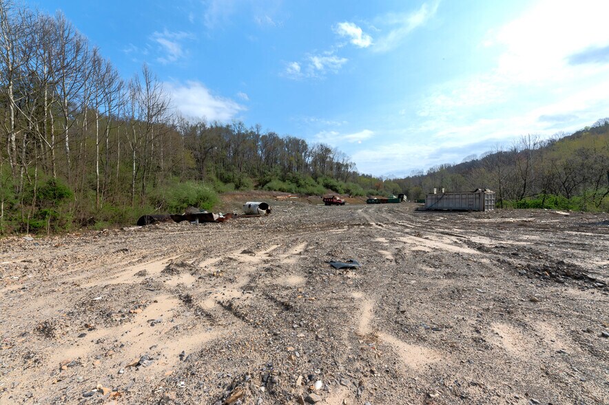 More Photos Of 708 Hawk hwy, Lost Creek Warehouse For Sale