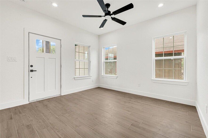 More Photos Of 430 Rhode Island st, Houston Apartments For Sale