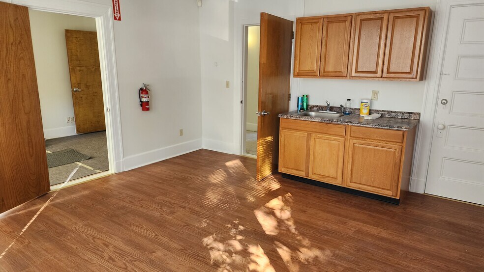 More Photos Of 14-18 Broadway, Taunton Storefront Retail Office For Lease