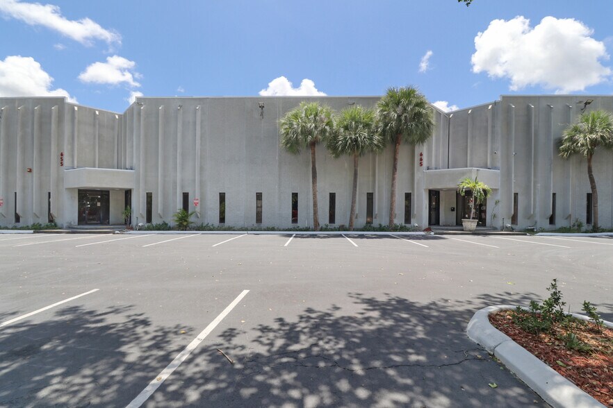 More Photos Of 635-695 NW 4th Ave, Fort Lauderdale Warehouse For Lease