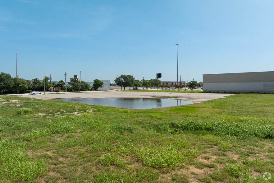 More Photos Of 9200 Markville Dr, Dallas Land For Sale