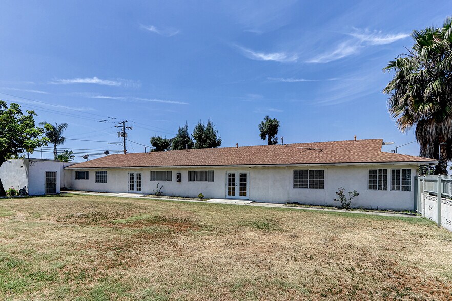 More Photos Of 2018 E La Palma Ave, Anaheim Apartments For Lease