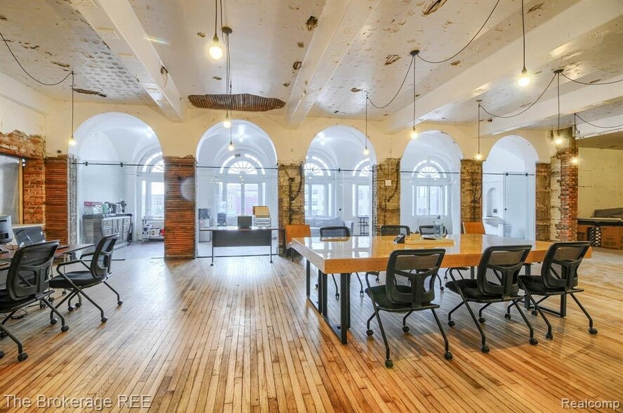 More Photos Of 142 W 2nd St, Flint Office For Sale
