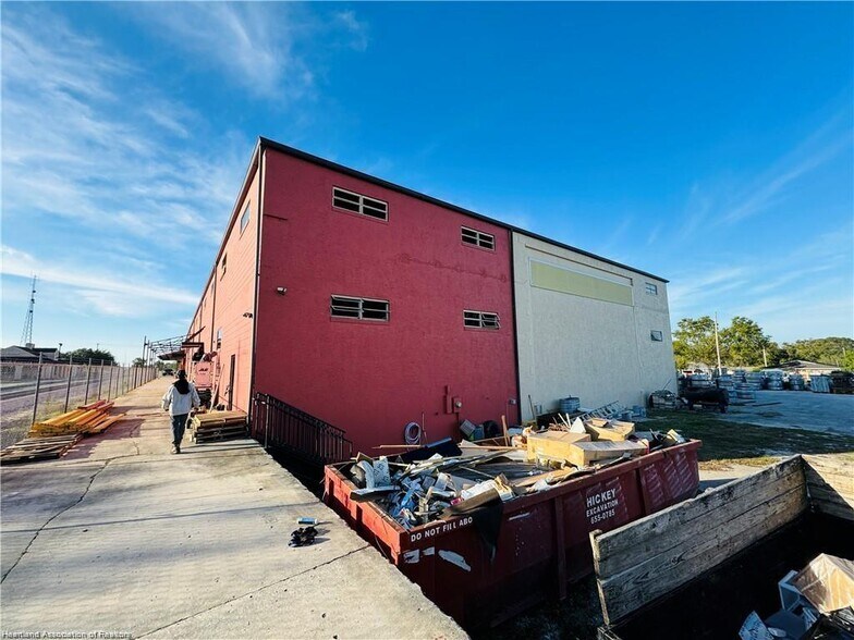 More Photos Of 110-112 W Interlake Blvd, Lake Placid Warehouse For Lease