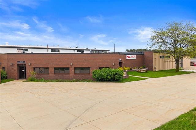 More Photos Of 4848 Industrial Park Dr, Stevens Point Warehouse For Sale