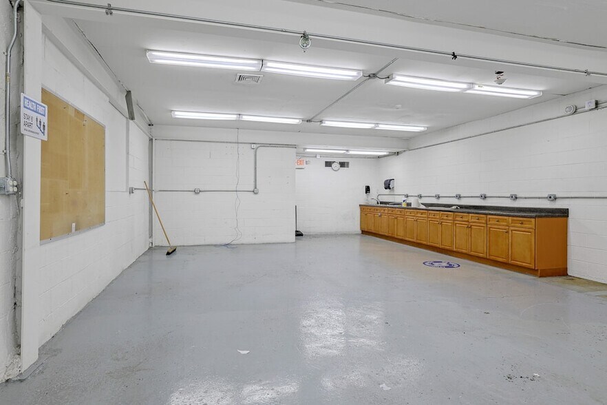 More Photos Of 1 Lawton St, Yonkers Manufacturing For Sale