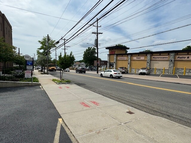 More Photos Of 1682 Victory Blvd, Staten Island Office For Lease