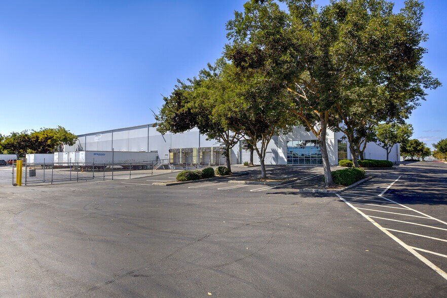 Primary Photo Of 1733 Morgan Rd, Modesto Warehouse For Lease