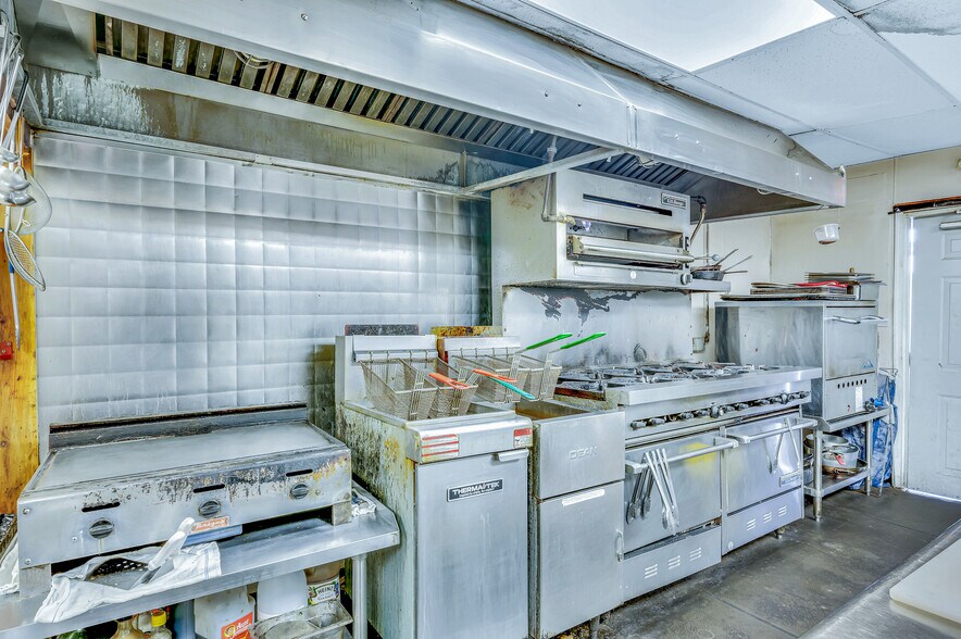More Photos Of 524 Court St, Scranton General Retail For Sale