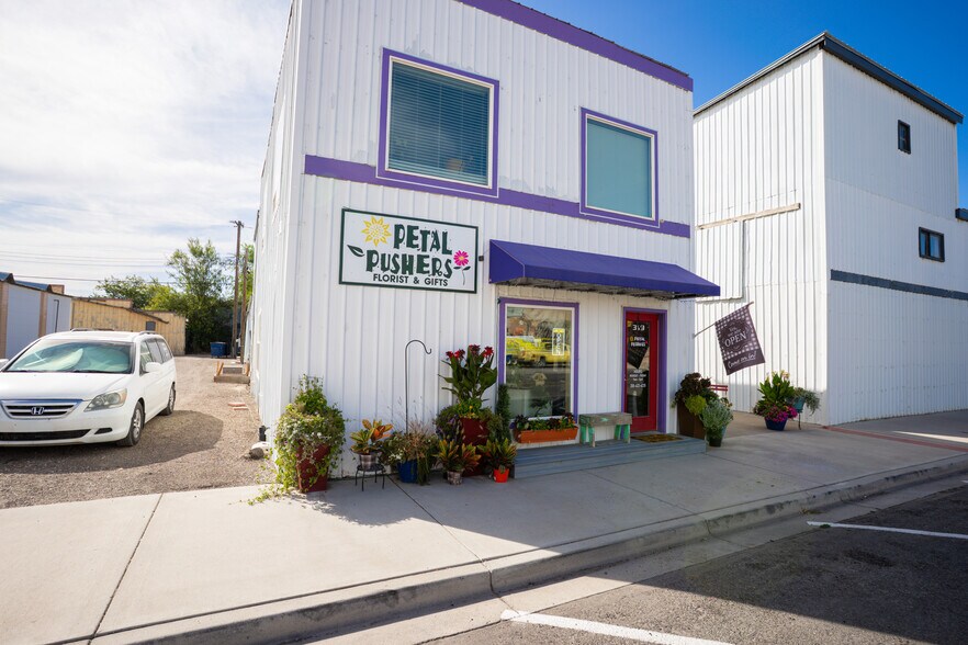 More Photos Of 319 Main St N, Kimberly Warehouse For Sale