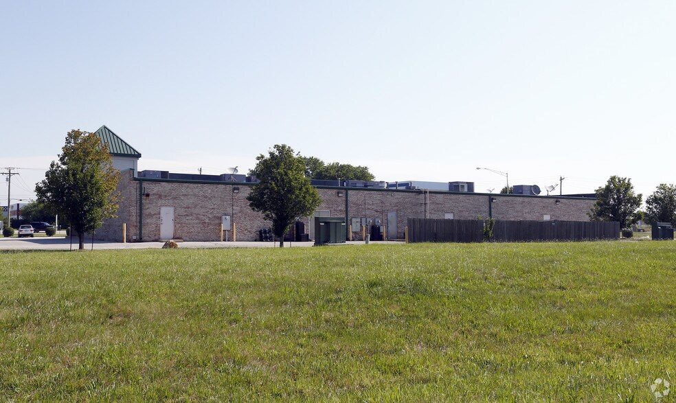 More Photos Of 1447 E Main St, Brownsburg Unknown For Lease