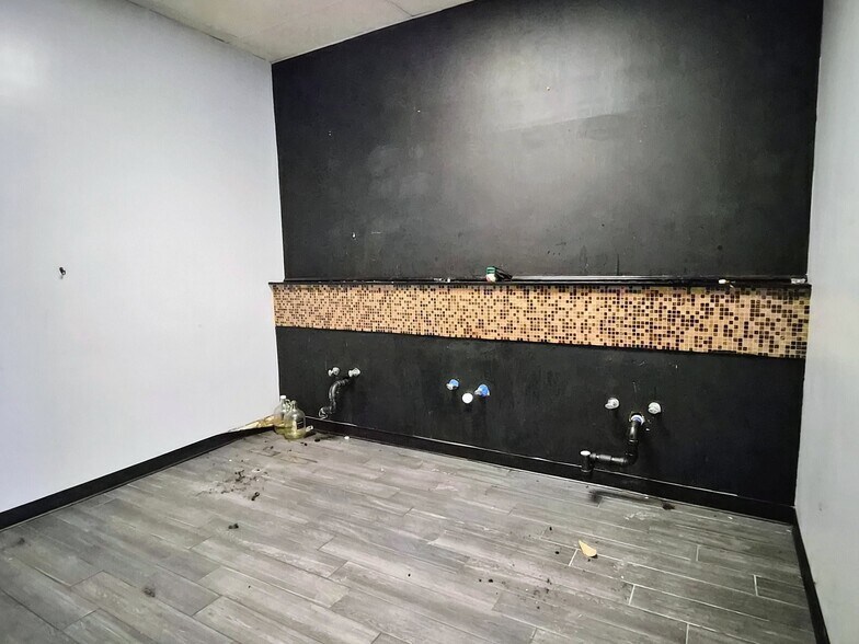 More Photos Of 1337 Gause Blvd, Slidell Storefront For Lease