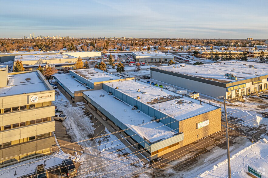 More Photos Of 10515 170th St NW, Edmonton Showroom For Lease