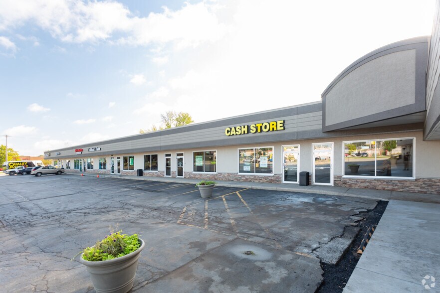 More Photos Of 101-131 S Military Ave, Green Bay Freestanding For Lease