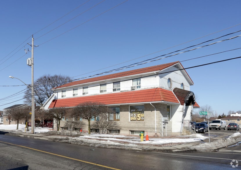 Primary Photo Of 204 Samuelson St, Cambridge Restaurant For Sale