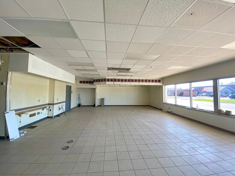 More Photos Of 2306 Calumet Ave, Valparaiso Convenience Store For Sale