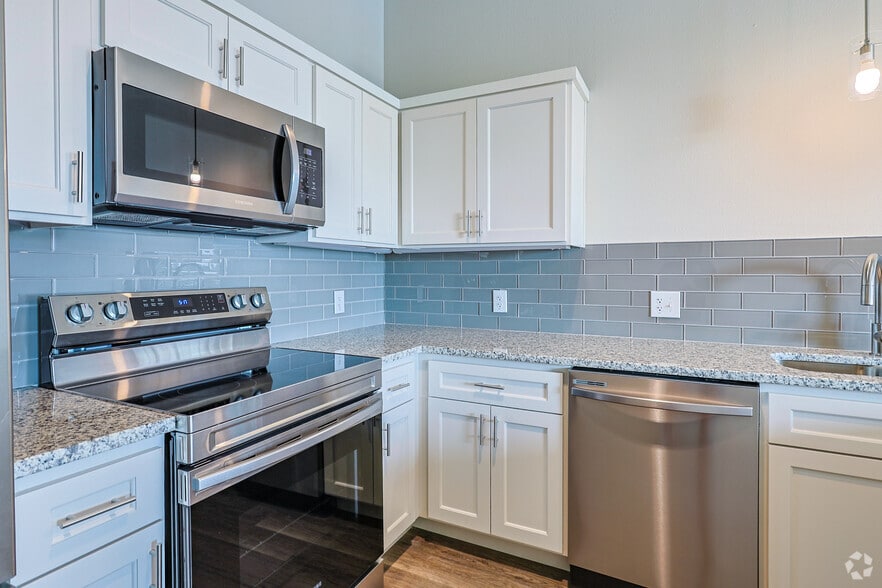 More Photos Of 109 N Lexington St, Manor Apartments For Lease