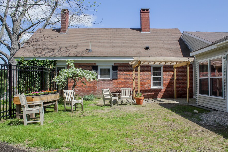 More Photos Of 166 Whiskeag Rd, Bath Specialty For Sale