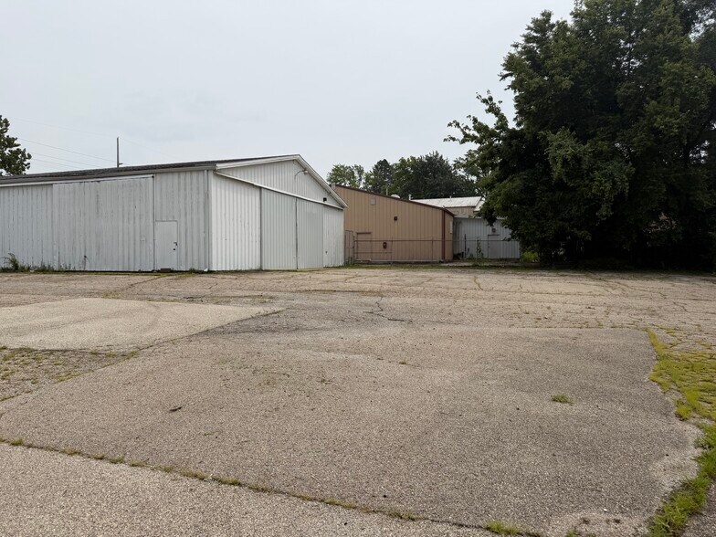 More Photos Of 709 N Lincoln Ave, Springfield Industrial For Sale