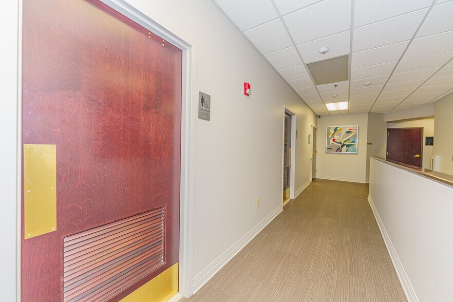 More Photos Of 10 Maxwell Dr, Clifton Park Medical For Lease