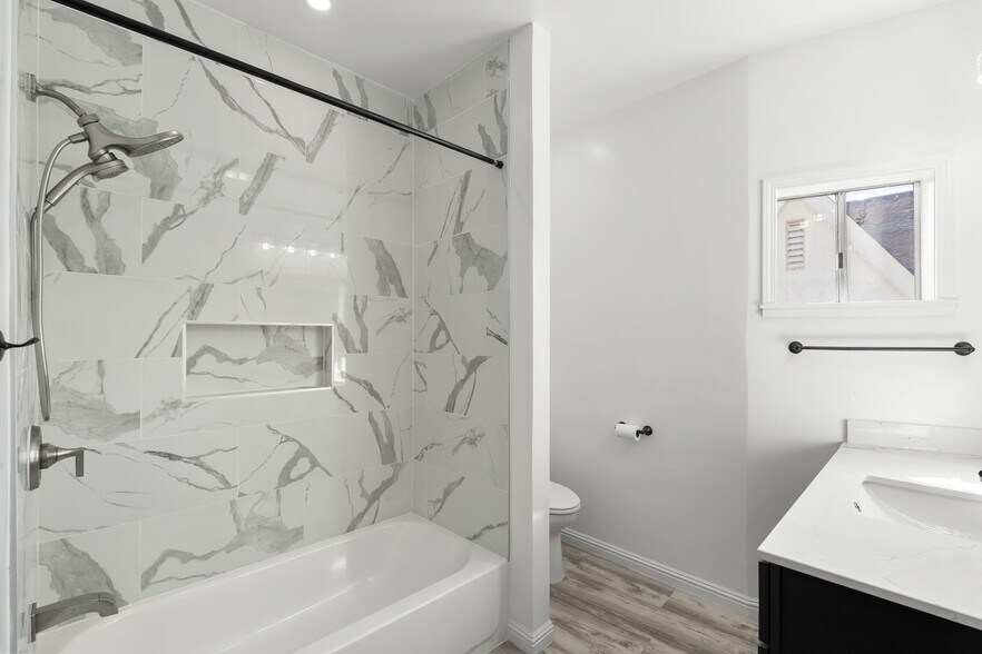 More Photos Of 1049 55th St, Emeryville Storefront Retail Residential For Sale