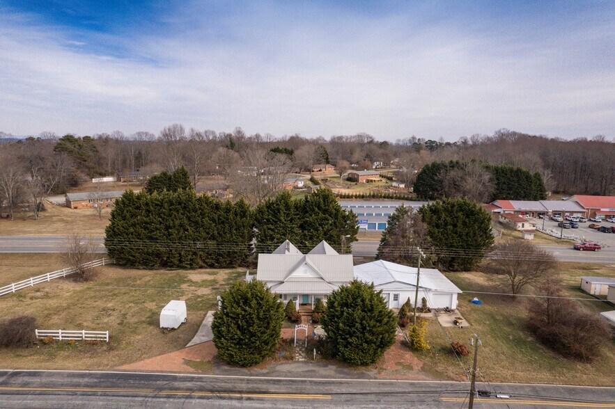 More Photos Of 1048 Klondike Rd, State Road Office For Sale