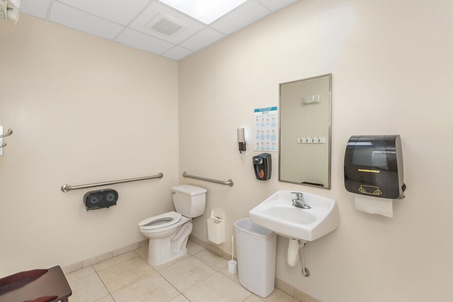 More Photos Of 411 Turner St, Clearwater Religious Facility For Lease