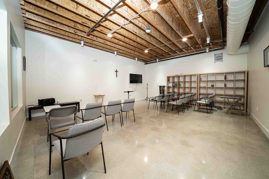 More Photos Of 2001 Saturn St, Monterey Park Light Distribution For Sale