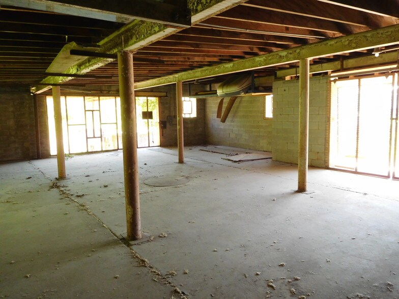 More Photos Of 212 Flint St, Clarksburg Service For Lease