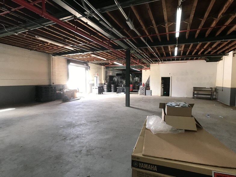 More Photos Of 386 3rd Ave, Brooklyn Warehouse For Lease