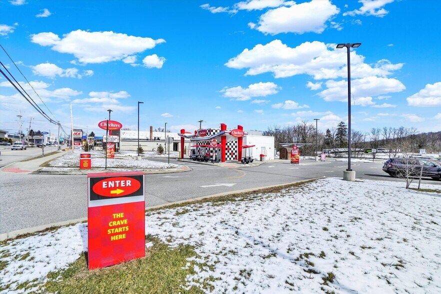 More Photos Of 4315 N George Street Ext, Manchester Self Storage For Lease