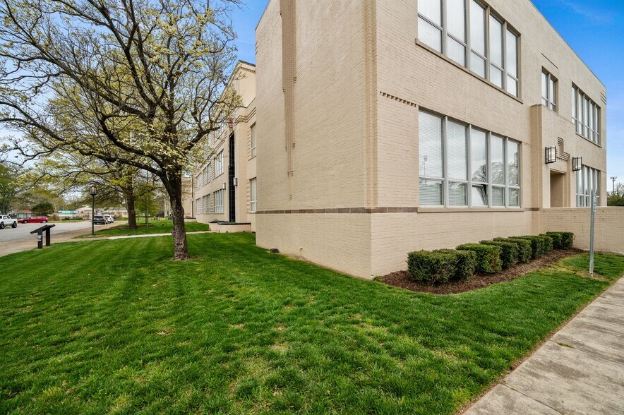 More Photos Of 200 Claremont Ave, Hampton Apartments For Sale